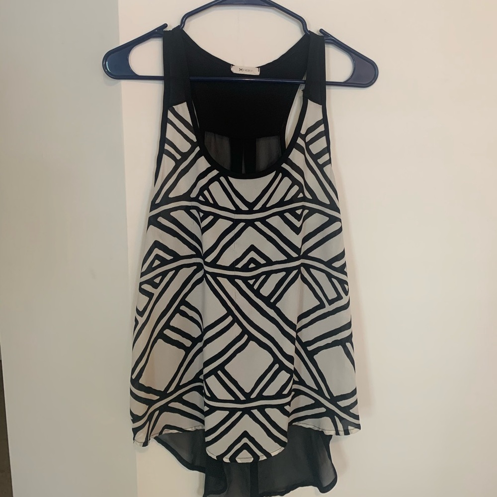 Black and white geometric tank